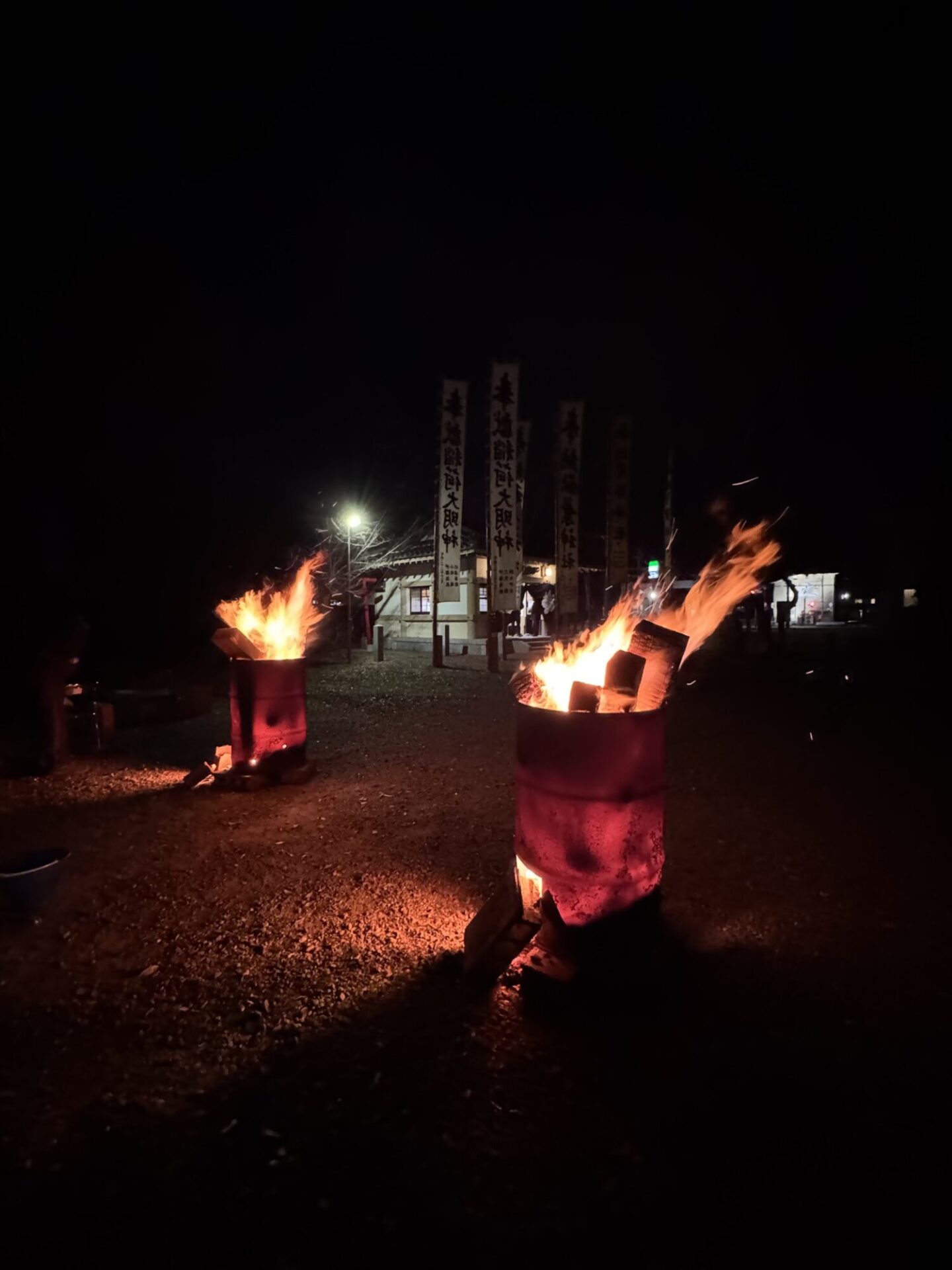 年末神社焚火